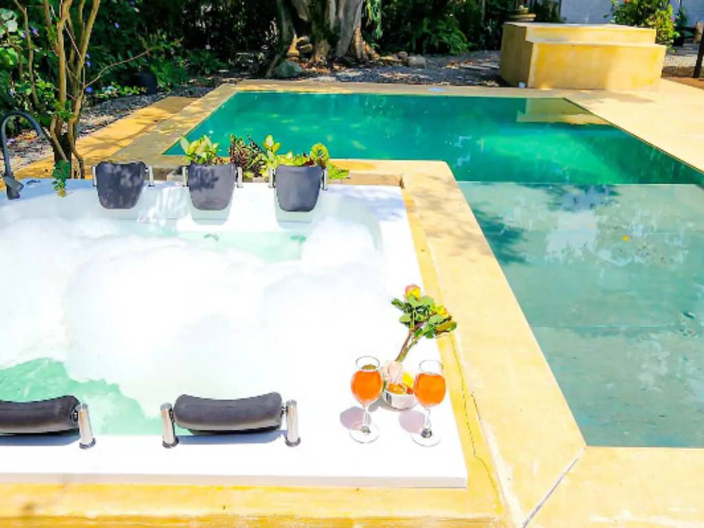 Alojamiento en Medellín , Superhost en Medellín ,Villa in Aguacatala