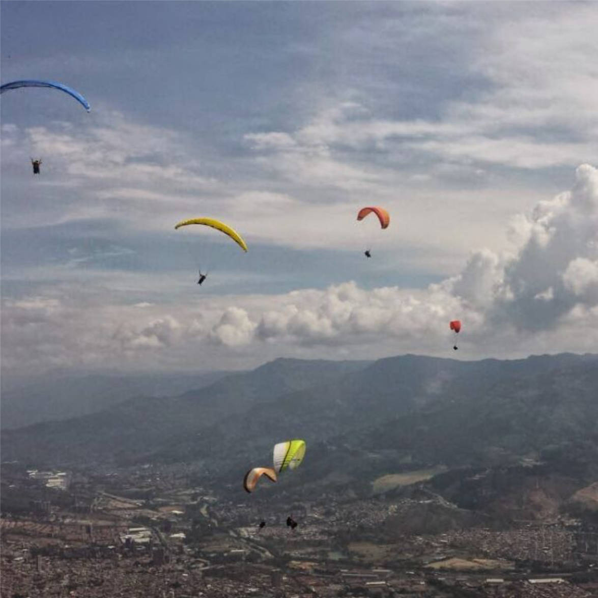 Tour turisco, plan turistico Parapente  en Medellín,Guatapé,Bello,